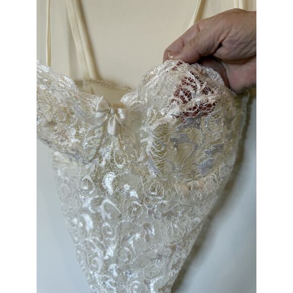 VINTAGE VICTORIA'S SECRET Ivory Lace & Satin High Cut Bridal Teddy Bodysuit 36C - Picture 8 of 10